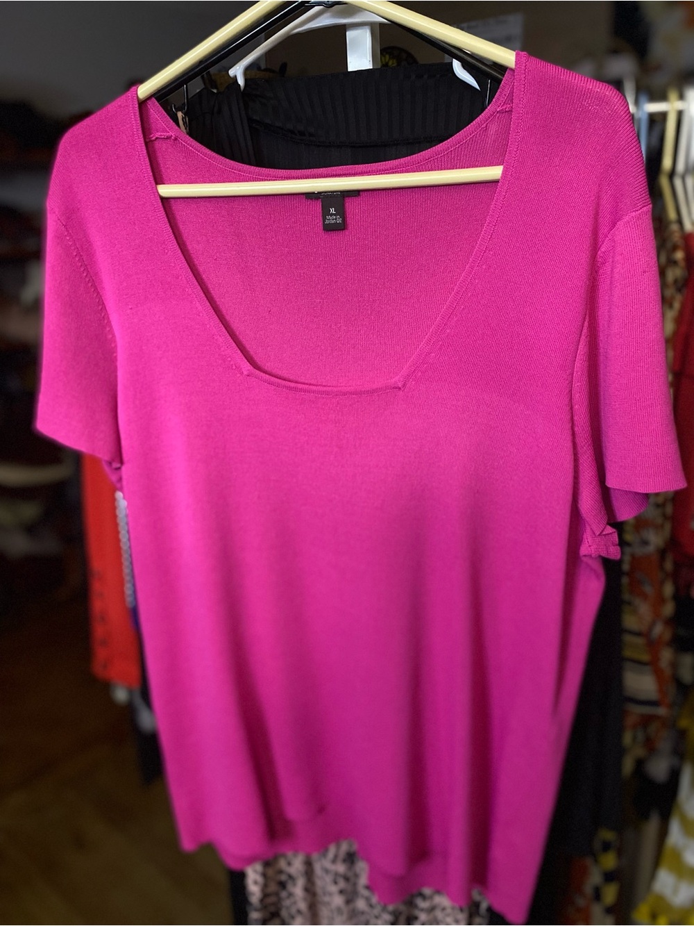 Dana Buchman Bright Fuchsia Short Sleeve Scoop Neck Top